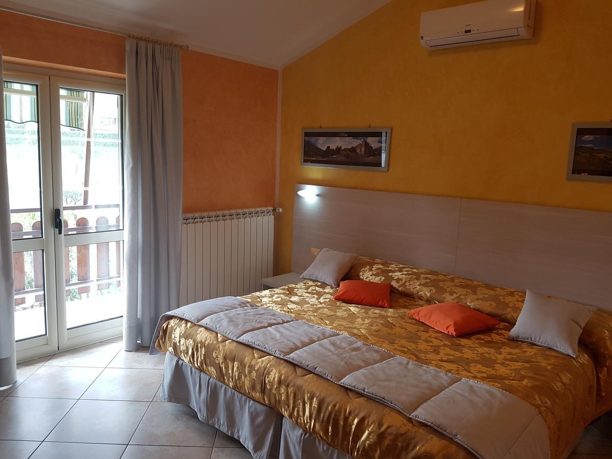 Bed and Breakfast Il Laghetto Кастровілларі Екстер'єр фото
